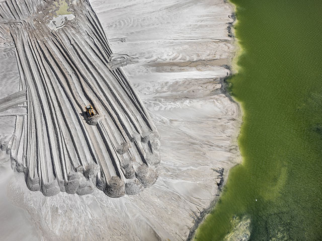 Edward Burtynsky. Phosphor Tailings Pond #4, Near Lakeland, Florida 2012. Courtesy Flowers Gallery, London and Metivier Gallery, Toronto.