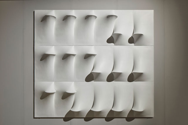 Agostino Bonalumi. Bianco (White), 1967. Shaped canvas and vinyl tempera, 228 x 251 cm. Private collection. © ALTO//PIANO – Agostino Osio photography.