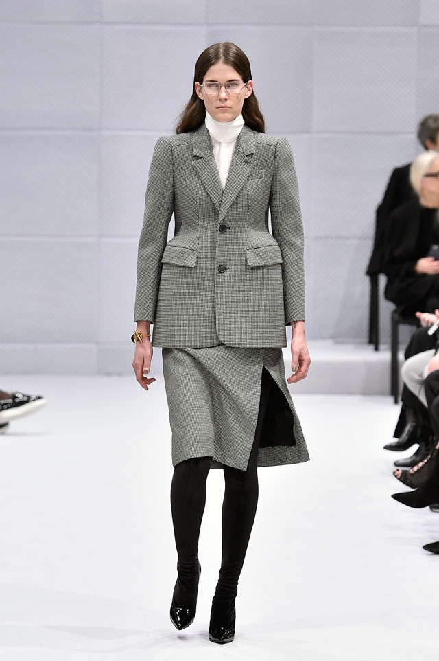 Skirt suit, wool and silk, Demna Gvasalia for Balenciaga, Paris, Autumn Winter 2016 ready-to-wear, look 1 © Catwalking.