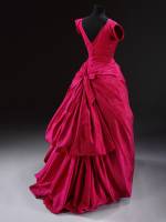 Evening dress, silk taffeta, Cristóbal Balenciaga, Paris, 1955. © Victoria and Albert Museum, London.