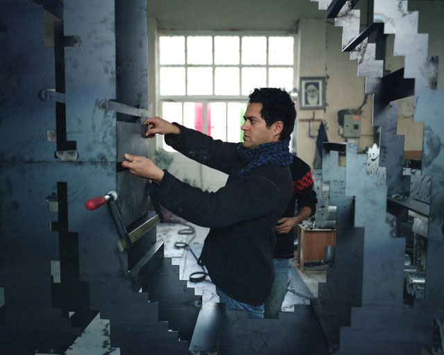 Mahmoud Bakhshi in his studio. © Pooyan Jalilvand, courtesy of the artist and Pooyan Jalilvand.
