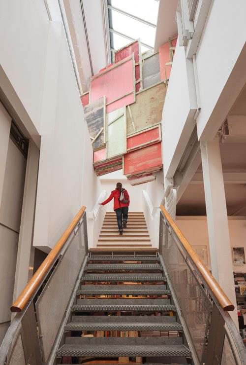 Phyllida Barlow. Untitled: blockade, 2015. Timber, polystyrene, paint, scrim, cement, plaster, bonding plaster, plywood, foam board, cardboard, pinboard, approximately 430 x 1240 x 1800 cm.. Courtesy the artist and Hauser & Wirth. Photograph: Ruth Clark.