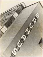 Iwao Yamawaki. Bauhaus building, 1930–32. Vintage print. Galerie Berinson, Berlin. © Makoto Yamawaki.
