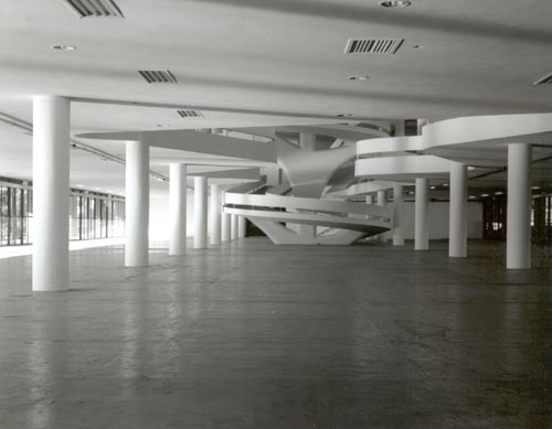 Bienal Internacional de Arte de São Paulo: Ciccilo Matarazzo Pavilion, columns and slopes. Photographer: Juan Guerra/Fundação Biena