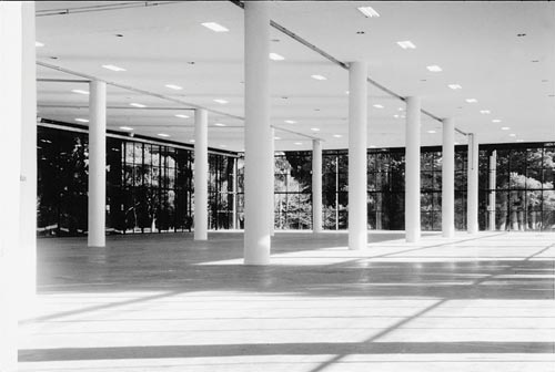 Bienal Internacional de Arte de São Paulo: Ciccilo Matarazzo Pavilion, ground floor. Photographer: Juan Guerra/Fundação Bienal