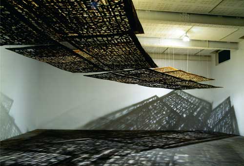 Cristina Iglesias, Untitled (Passage II), 2002. Installation. Braided rafia suspended from the ceiling. Raphia, string. Each element: 298 x 126 x 1 cm. © Centre Pompidou, MNAM, distr.RMN. © D.R. (reserved rights)