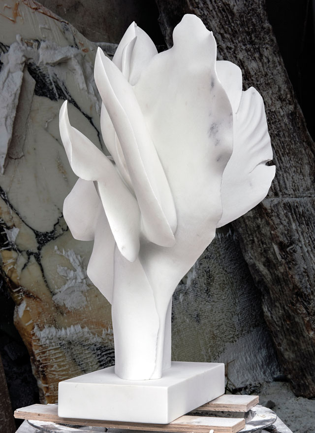 Helaine Blumenfeld. Rondo, 2014. Marble, 72 cm (h). Photograph: Henryk Hetflaisz.