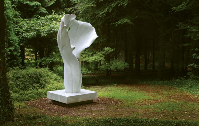 Helaine Blumenfeld. Spirit of Life II, 2007. Marble, 400 (h) x 200 x 150 cm. Photograph: Julian Jans.