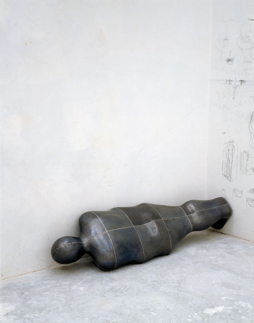 Antony Gormley. Still Feeling (Corner), 1993. Lead, fibreglass and air, 197 x 53 x 36 cm. © the artist.