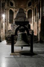 Claudio Parmiggiani. <em>L’isola del Silenzio</em>. Chapelle des Brigittines, Brussels, 2006. Photo: Pierre Wachholder.