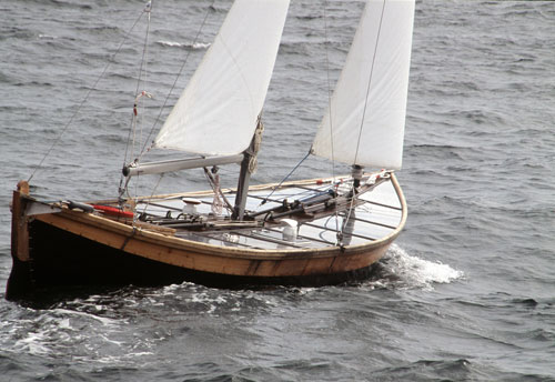 Chris Burden. Ghost Ship, 2005. Thirty-foot handmade sixern sailboat, computers and software, hydraulics, Global Positioning System, auto rudder, rigging; Mast: 360 in (914.4 cm); Overall: 72 x 102 x 360 in (182.9 x 259 x 914.4 cm). Courtesy the artist and Gagosian Gallery. Photograph: Chris Burden.