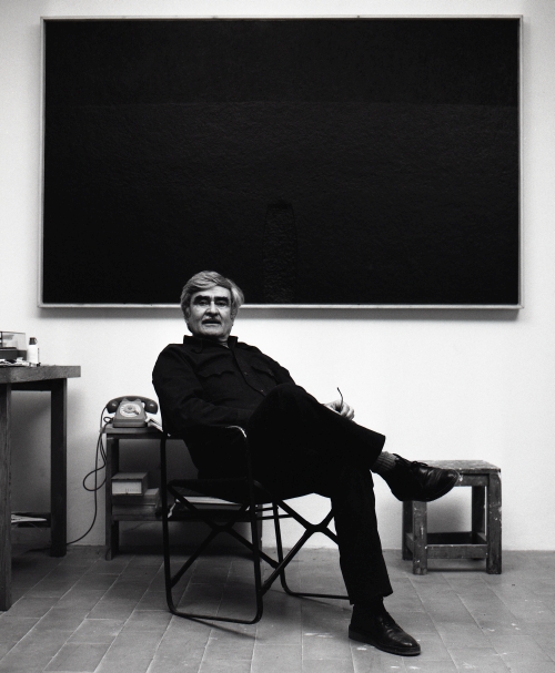 Alberto Burri in his studio in Case Nove di Morra, Città di Castello, Italy, 1982. Photograph: Aurelio Amendola © Aurelio Amendola, Pistoia, Italy.