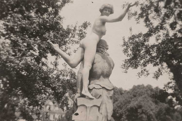 Lady Ottoline Morrell, Dora Carrington, vintage snapshot print, 1917. National Portrait Gallery London. Purchased with help from the Friends of the National Libraries and the Dame Helen Gardner Bequest, 2003. © National Portrait Gallery, London.