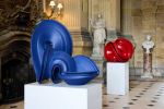 McCormack, 2007, bronze, 117 x 130 x 75 cm; Red Square, 2015, bronze, 80 x 92 x 80 cm. Tony Cragg at Castle Howard. Photo: David Lindsay.