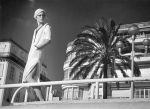 Helmut Newton. Patti Hansen in Yves Saint Laurent, Promenade des Anglais, Nice 1976. © Helmut Newton Foundation, courtesy Condé Nast.