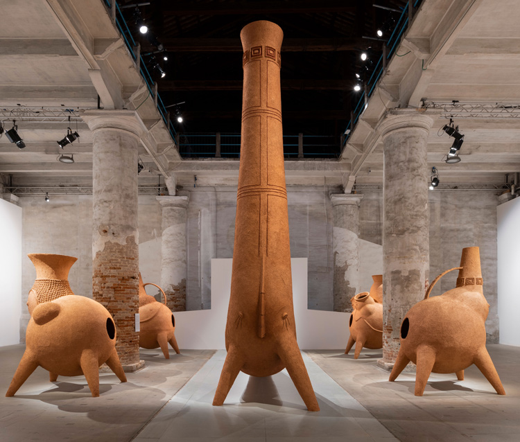 Gabriel Chaile, The Milk of Dreams. installation view, 59th Venice Biennale, 2022. Photo: Andrea Rossetti. Courtesy of BARRO Arte Contemporáneo, Buenos Aires and Gabriel Chaile, Lisbon and ChertLüdde, Berlin.