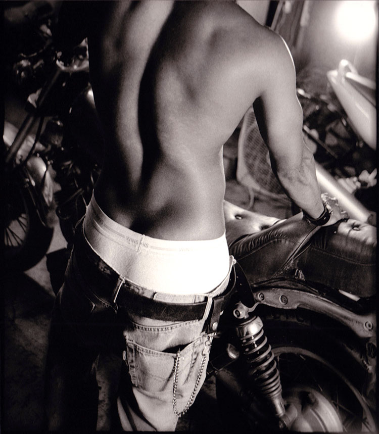 Phyllis Christopher. Dee's Back, San Francisco, CA, 2003. Silver gelatin print. © Phyllis Christopher.