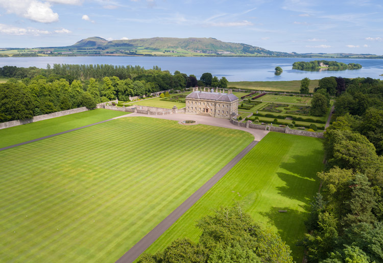 Kinross House, Scotland, built in 1685 by Sir William Bruce.  Reproduced courtesy of Kinross House Estate.