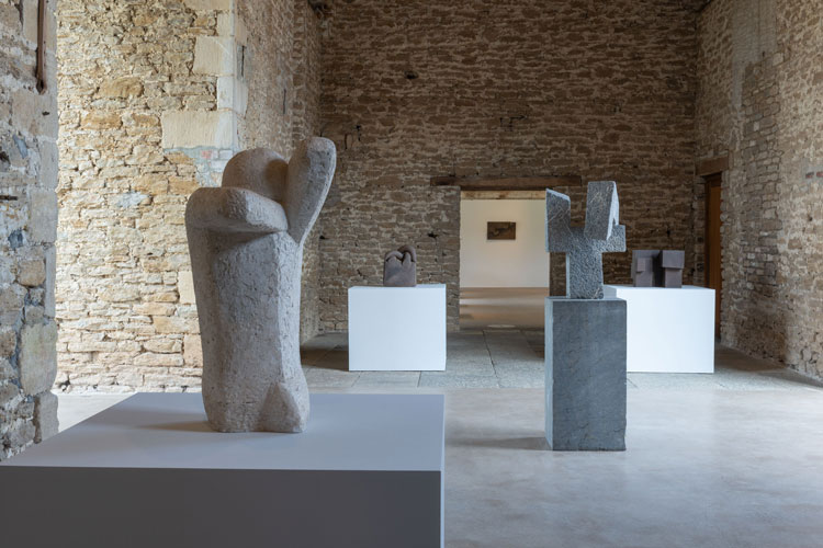 Installation view, Eduardo Chillida, Hauser & Wirth Somerset, 2021. Courtesy the Estate of Eduardo Chillida and Hauser & Wirth. Photo: Ken Adlard. © Zabalaga Leku. San Sebastián, VEGAP (2021).