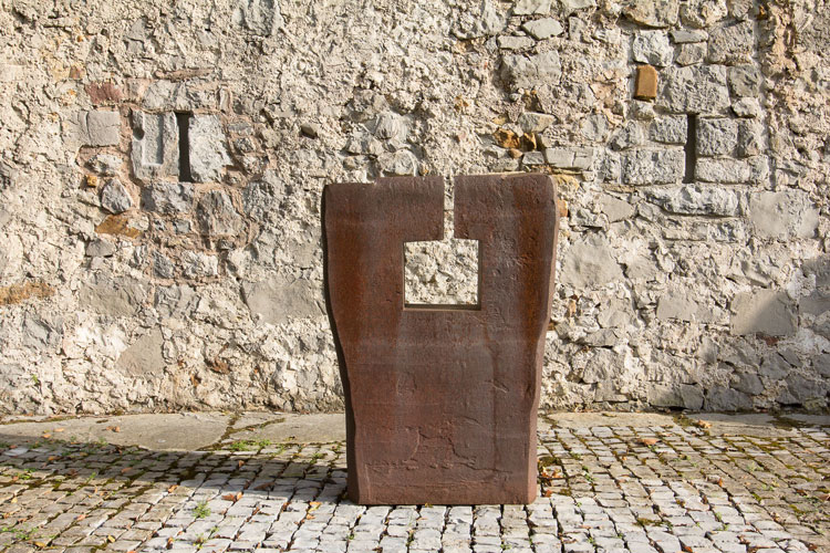 Eduardo Chillida, Elogio del Cubo, Homenaje a Juan de Herrera (Praise of the Cube, Homage to Juan de Herrera), 1990. Corten steel, 134.5 x 98 x 31 cm (53 x 38 5/8 x 12 1/4 in). Photo: Alex Abril. Installation view, Museo Chillida Leku. © Zabalaga Leku. San Sebastián, VEGAP (2021). Courtesy of the Estate of Eduardo Chillida and Hauser & Wirth.