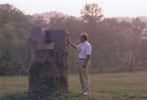 Eduardo Chillida with Lo profundo es el aire, Estela IX [How Pround is the Air; Stele IX], 1989. Granite. Photo: Jordi Belver. © Zabalaga Leku. San Sebastián, VEGAP (2021). Courtesy of the Estate of Eduardo Chillida and Hauser & Wirth.