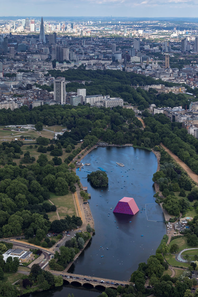 Christo & Jeanne-Claude, aerial view, The London Mastaba, Serpentine Lake Hyde Park, London, 2018. Photo: © Iwan Baan