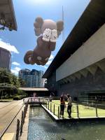 KAWS, COMPANION (EXPANDED) in Melbourne, 2020. Augmented reality. Courtesy: KAWS and Acute Art.  Viewable with the Acute Art app 12-26 March 2020.