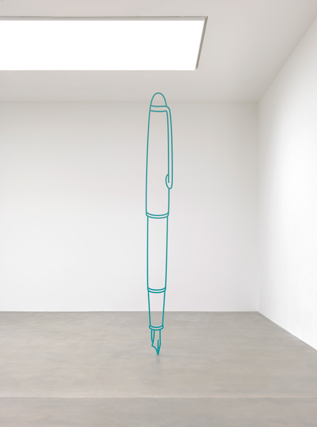 Michael Craig-Martin. Fountain Pen (turquoise), 2019. Powder-coated steel, 157 1/2 x 16 9/16 x 13/16 in (400 x 42 x 2 cm). © Michael Craig-Martin. Photo: Lucy Dawkins. Courtesy the artist and Gagosian.