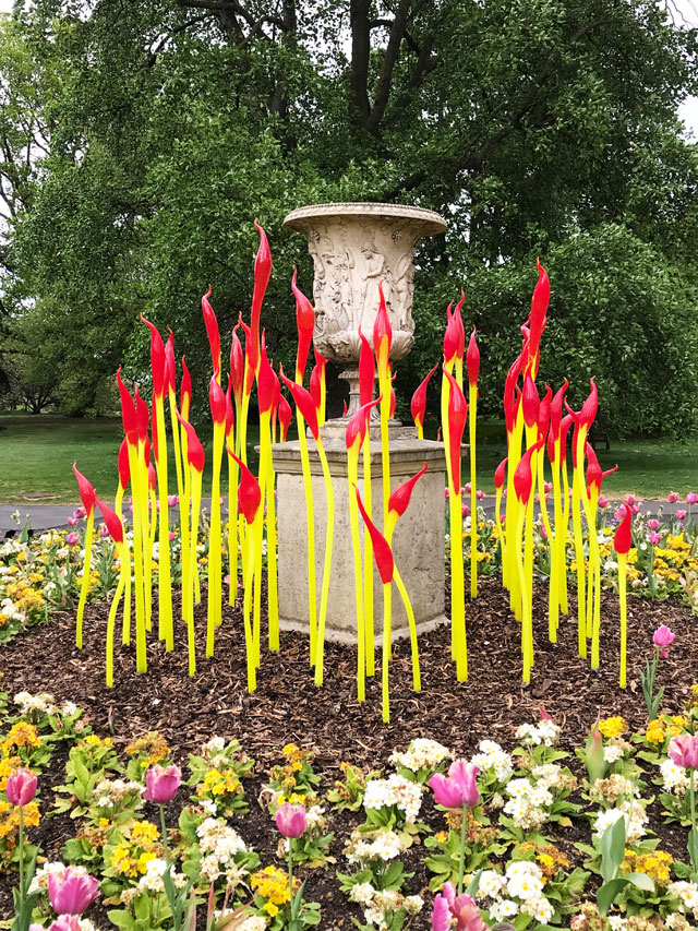 Dale Chihuly. Paintbrushes, blown glass, 1997. Royal Botanic Gardens, Kew, London 2019. Photo: Anna McNay.