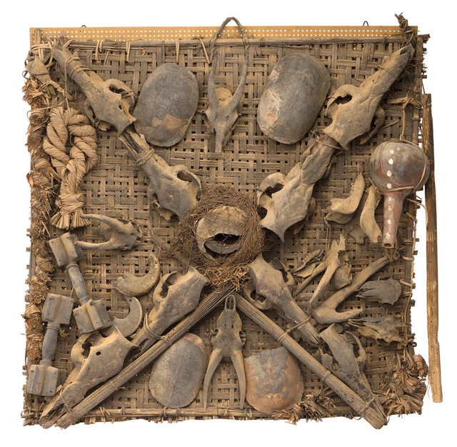 Emblem Ejagham of the spirit of Leopard society, Nkpa, State of Cross River, Nigeria. 19th century, wood, animal skulls, bamboo, iron, drum, 115 x 97 x 23 cm. Paris, collection Liliane et Michel Durand-Dess © Photograph: François Doury.