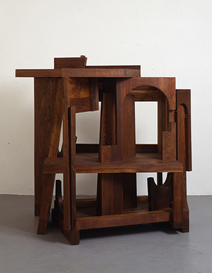 Sir Anthony Caro. Duccio Variations No. 3, 1999–2000. Walnut. H180 x W162 x D120 cm. On loan with permission from the Caro family. © Barford Sculptures Ltd.