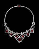 Collier, Cartier Paris, 1951, transformé en 1953. Platine, or, diamants taille brillant, baguette et de forme fantaisie, 8 rubis birmans de forme coussin et ovale, facettés ce collier peut se porter en diadème grâce à une monture spéciale. Provenance: Elizabeth Taylor. Longueur 37.5 cm. Collection Cartier. Photograph: V. Wulveryck, Collection Cartier © Cartier.