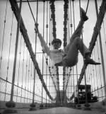 Cecil Beaton.<em> Self-Portrait on the Brooklyn Bridge, New York City,</em> ca1929. © Cecil Beaton Studio Archive at Sotheby’s. Courtesy Cecil Beaton Studio Archive at Sotheby’s.