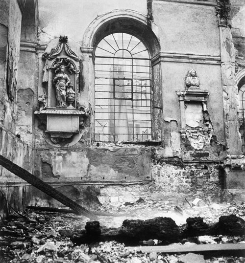 Cecil Beaton. Bomb damage to the Church of St Lawrence Jewry, Guildhall, London 1940. Part of Imperial War Museum’s ‘Ministry of Information Second World War Official Collection’.
