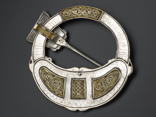 Hunterston brooch (back). Silver, gold and amber. Hunterston, southwest Scotland, AD 700–800. © National Museums Scotland.