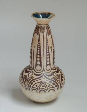 Brother Alexander Tingay OSB. <i>Calabash Pot</i>, Stoneware, Height: 
        40.6 cm. Quarr Abbey Pottery. Photo by Steve Thearle.