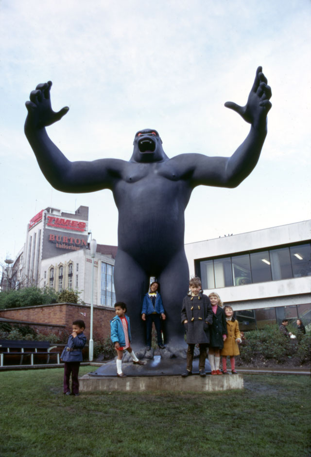 Nicholas Monro. ‘King Kong’, 1972. Work for Manzoni Gardens, Birmingham. Reinforced coloured fibreglass, height: 5.5 metres. Arnolfini Archive at Bristol Record Office. Photographer unknown.