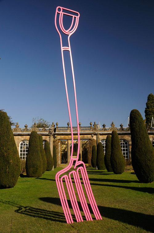 Michael Craig-Martin. Pitchfork (pink). © Chatsworth House Trust by permission Michael Craig-Martin.