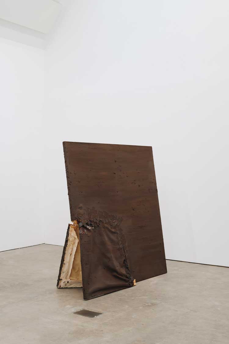 Angela de la Cruz, Limp (Brown), 2000. Installation view, UPRIGHT, Ikon Gallery, Birmingham, 2026. Image courtesy Ikon. Photo: Tom Bird.