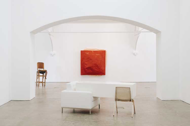 Angela de la Cruz, UPRIGHT, installation view, Ikon Gallery, Birmingham, 2026. Image courtesy Ikon. Photo: Tom Bird.