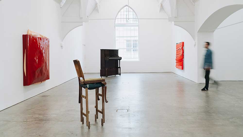 Angela de la Cruz: Upright