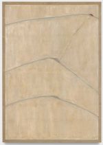 Huong Dodinh. Sans titre, 1990. Organic binders and natural
pigments on paper mounted on wood, 197.2 × 97 × 3.5 cm (77-
5/8