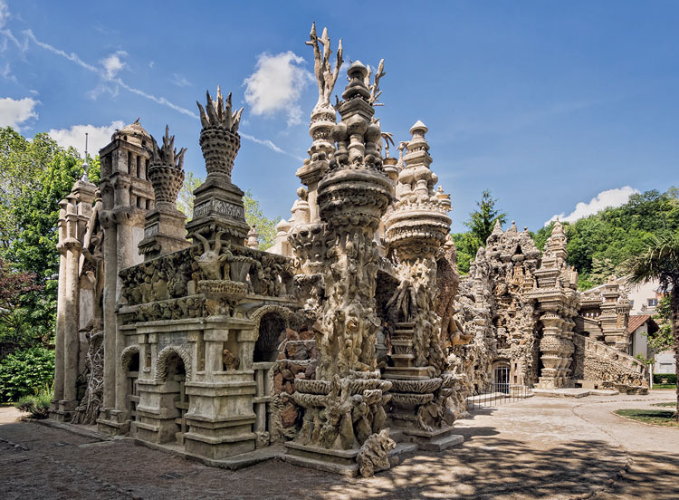 Ferdinand Cheval, Le Palais Idéal, 1879–1912. Wire, cement, stones, 
fossils and shells, 10 x 14 x 26 m (32 x 45 x 85 ft). Photo: Thierry 
Ollivier.