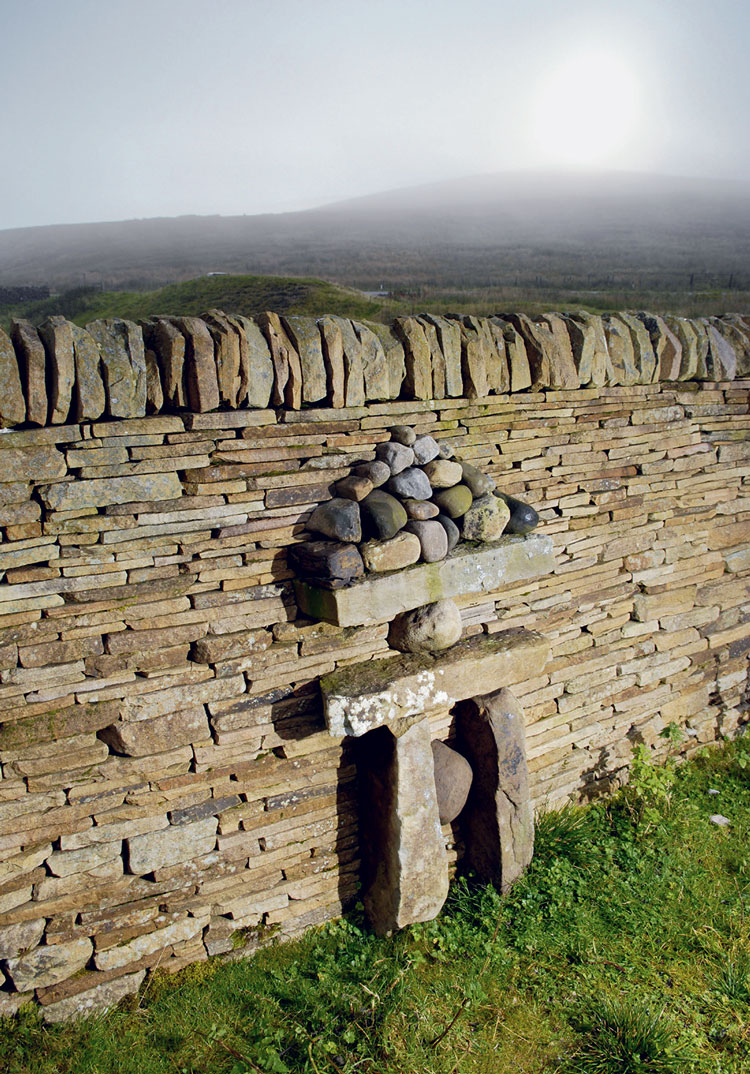 Andy Goldsworthy. River Stone Fold, Deadman Gill (detail), 2002. River stones sourced from Swindale Beck and stone from Keith Bragdon, Swaledale Quarry, overall dimensions of fold: 1.5 x 15.5 x 13.7 m (4 ft 11 in. x 50 ft 10 in. x 44 ft 11 in.); relief sculpture in the fold: 1.4 x 0.8 m (3 ft 5 in. x 2 ft 7 in.) Near Brough, Cumbria. Commissioned by Cumbria County Council, with funds from the Arts Council of England. Photo Rob Cousins/Alamy Stock Photo. © Andy Goldsworthy