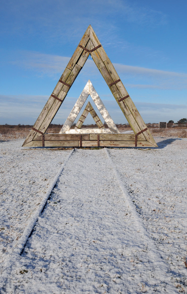 Kevin O’Dwyer. 60 Degrees, 2002. Railway sleepers, stainless steel, steel, rail, height 5 m (16 ft 5 in). Photo: Kevin O'Dwyer.