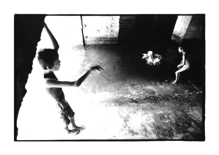 Toby Deveson, Dâmboviţa River, Bucureşti, Romania, August 1992. Taken with a Nikkormat using a 24mm lens and Kodak T-Max 400 film. Printed on Foma 532 fibre-based paper.