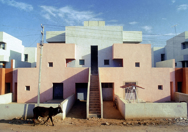 Balkrishna Doshi, Housing for the Life Insurance Corporation of India, Ahmedabad, 1973. © Vastushilpa Foundation, Ahmedabad.