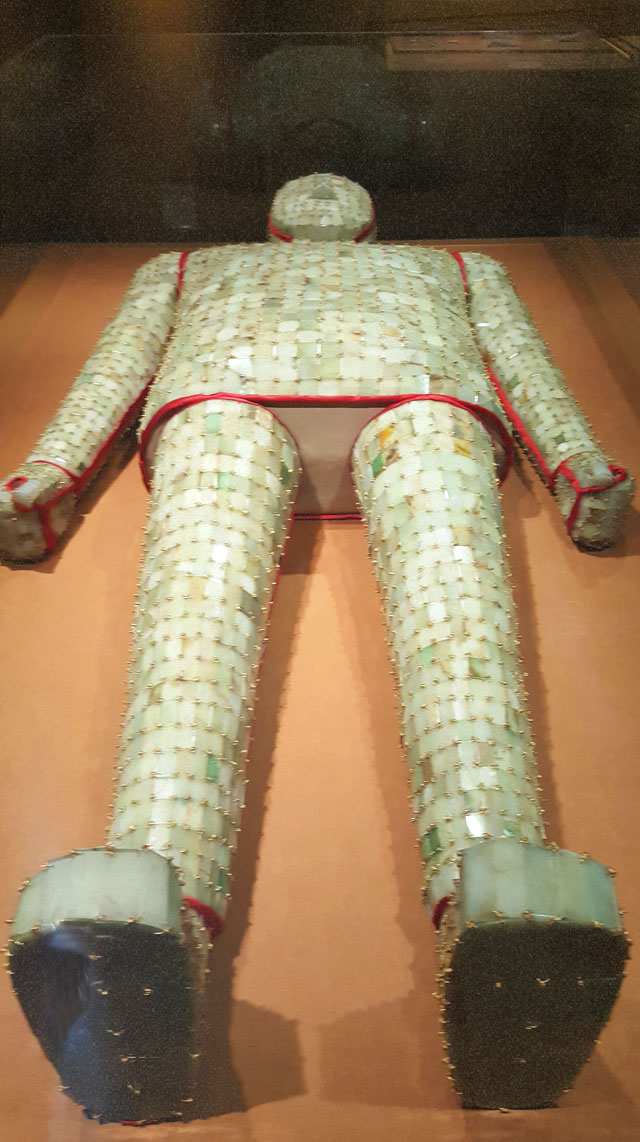 Jade  burial  suit  with  gold  thread, Western  Han  (206  BCE –  8  CE), L 176 cm (69 5/16 in), W (shoulder) 68 cm (26 13/16 in); 4,248 pieces of jade, 1,576 g (about 55.6 oz) of gold thread, excavated in 1994–95 from the King of Chu’s tomb at Shizishan. Collection of the Xuzhou Museum. 金缕玉衣，西汉，长176、肩宽68厘米，玉片4248片、金缕1576克，1994–1995年狮子山楚王墓出土，徐州博物馆藏