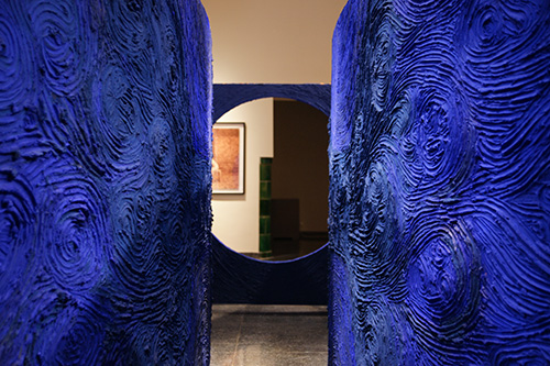 Anindita Dutta. Hourglass, 2014. 20 x 8 x 8.3 feet. Installation view (4). Photograph: Miguel Benavides.