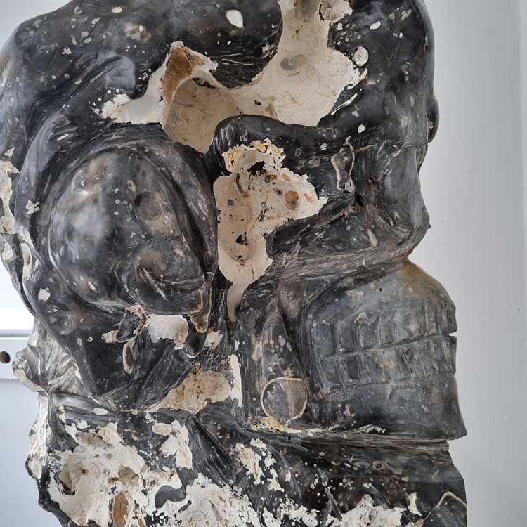 Drew Edwards, The Skull, 2017 (detail). Flint, 117 x 52 x 34 cm (46 1/16 x 20 1/2 x 13 3/8 in). Photo: Laurent Delaye.